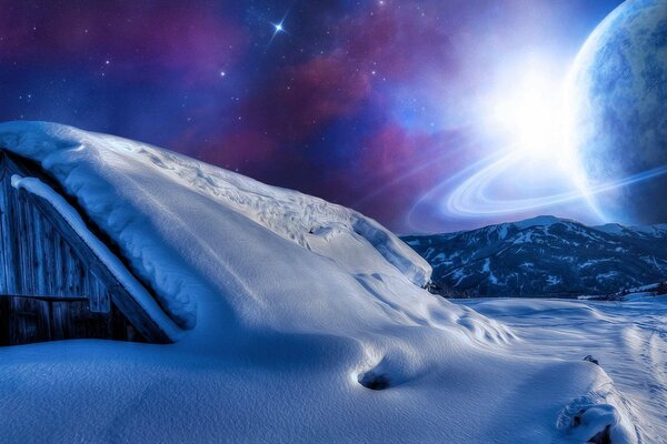 Cabaña cubierta de nieve en el fondo del espacio y el planeta