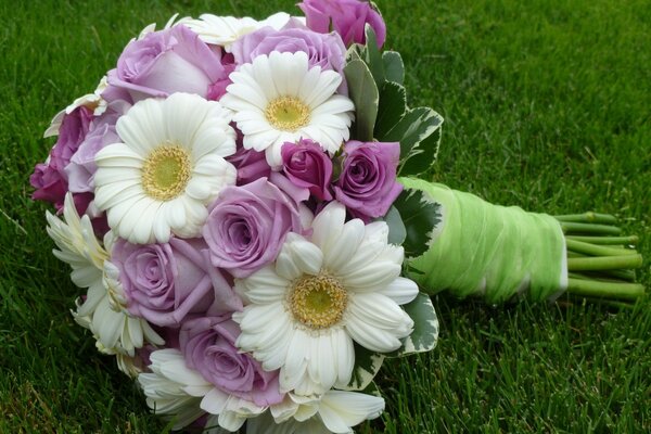 Wedding bouquet with daisies and roses