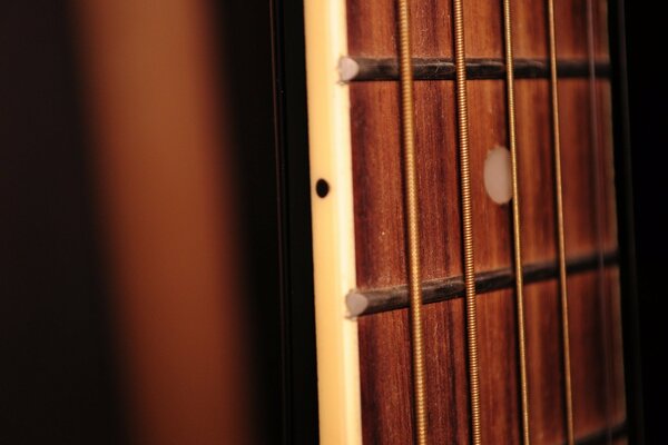 Tastiera della chitarra classica primo piano