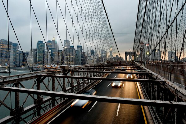 Проезд через мост. Нью-Йорк