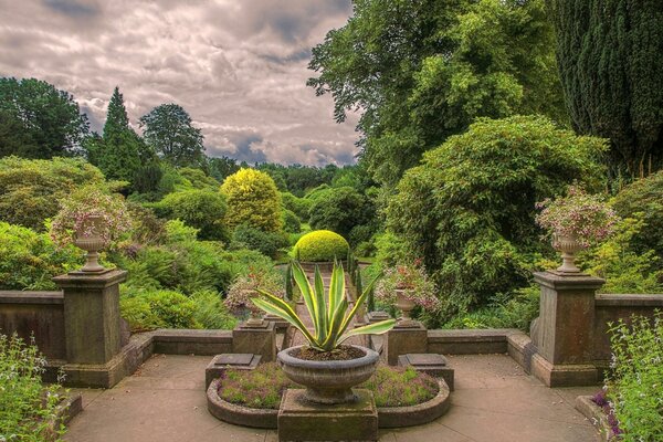 Un parque en Inglaterra con plantas verdes