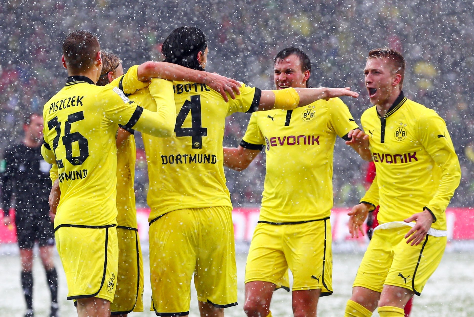 borussia dortmund ballspiel-verein borussia piłka nożna sport łukasz piszczek neven subotic marko royce marcel schmelzer