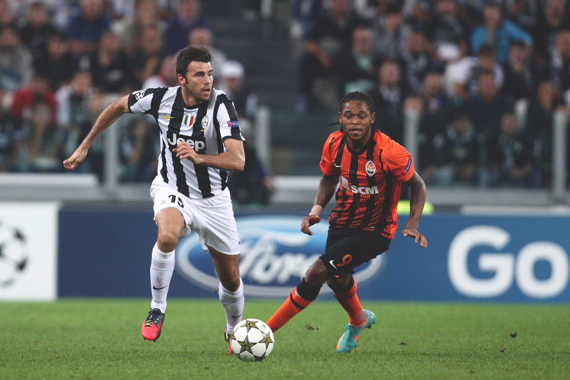 shakhtar donetsk juventus fútbol partido deporte luiz adriano andrea bartzagli