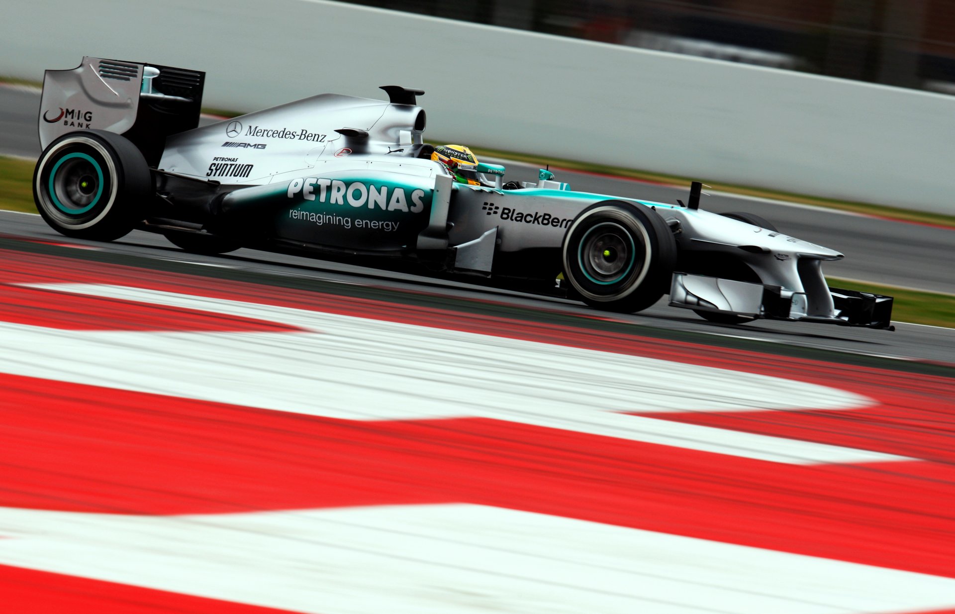 formule amg mercedes-benz w04 lewis hamilton petronas blackberry