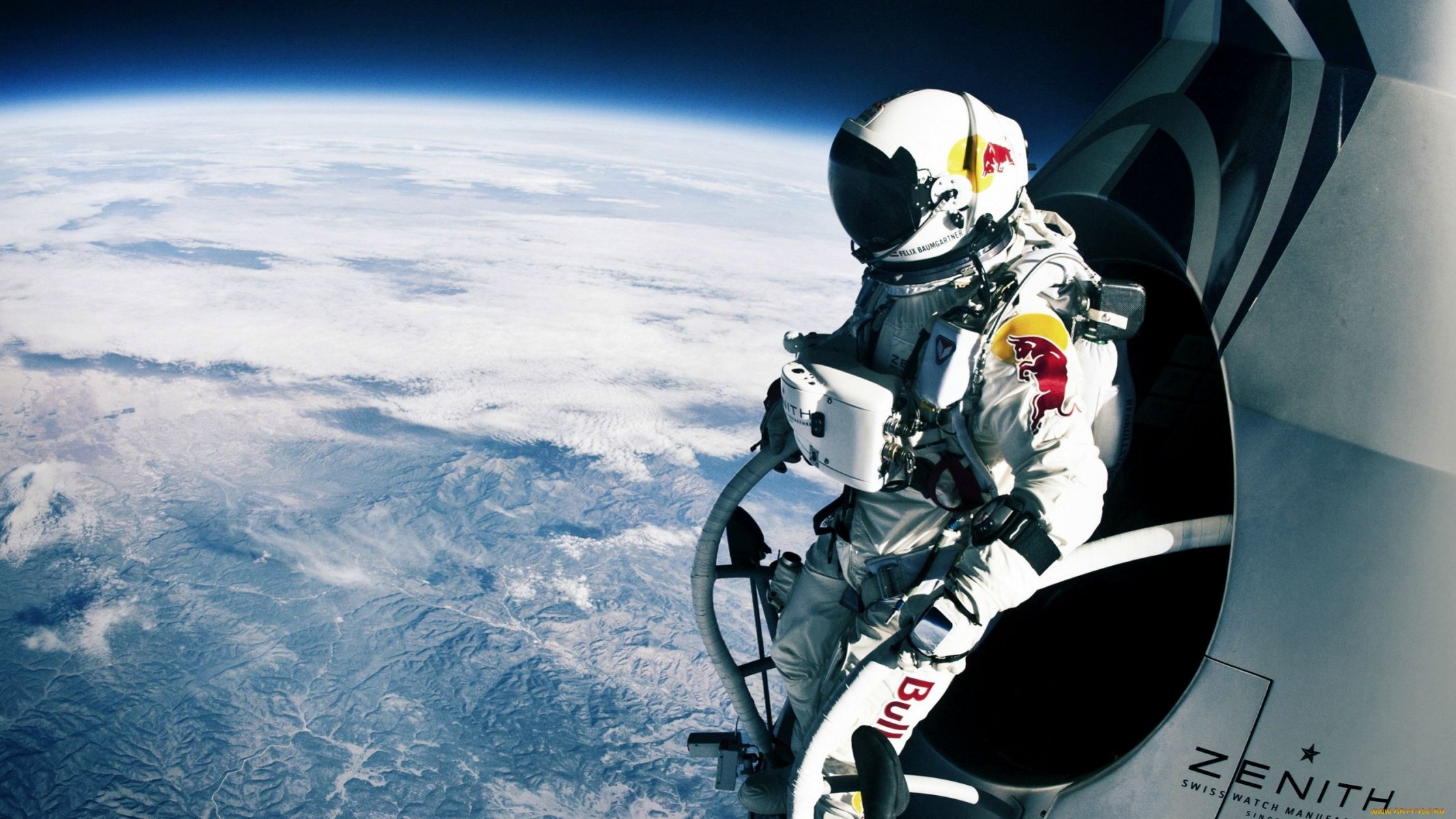 феликс баумгартнер прыжок спортсмен красный бык космос red bull stratos парашют скачать обои для рабочего стола широкоформатные обои скачать обои обои hd