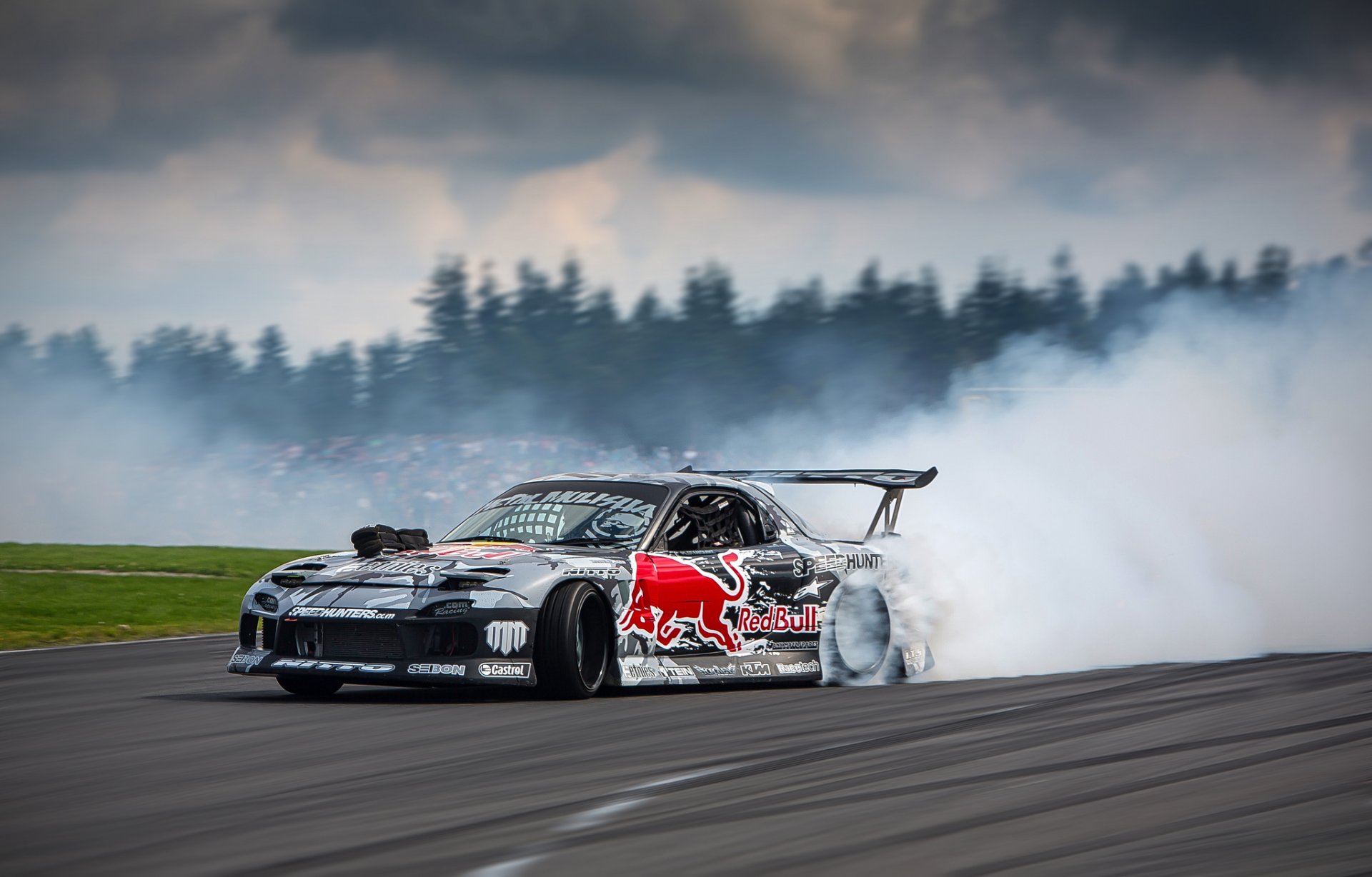 sprott drift driften rennen mazda rx7 red bull schleudern rauch spur straße