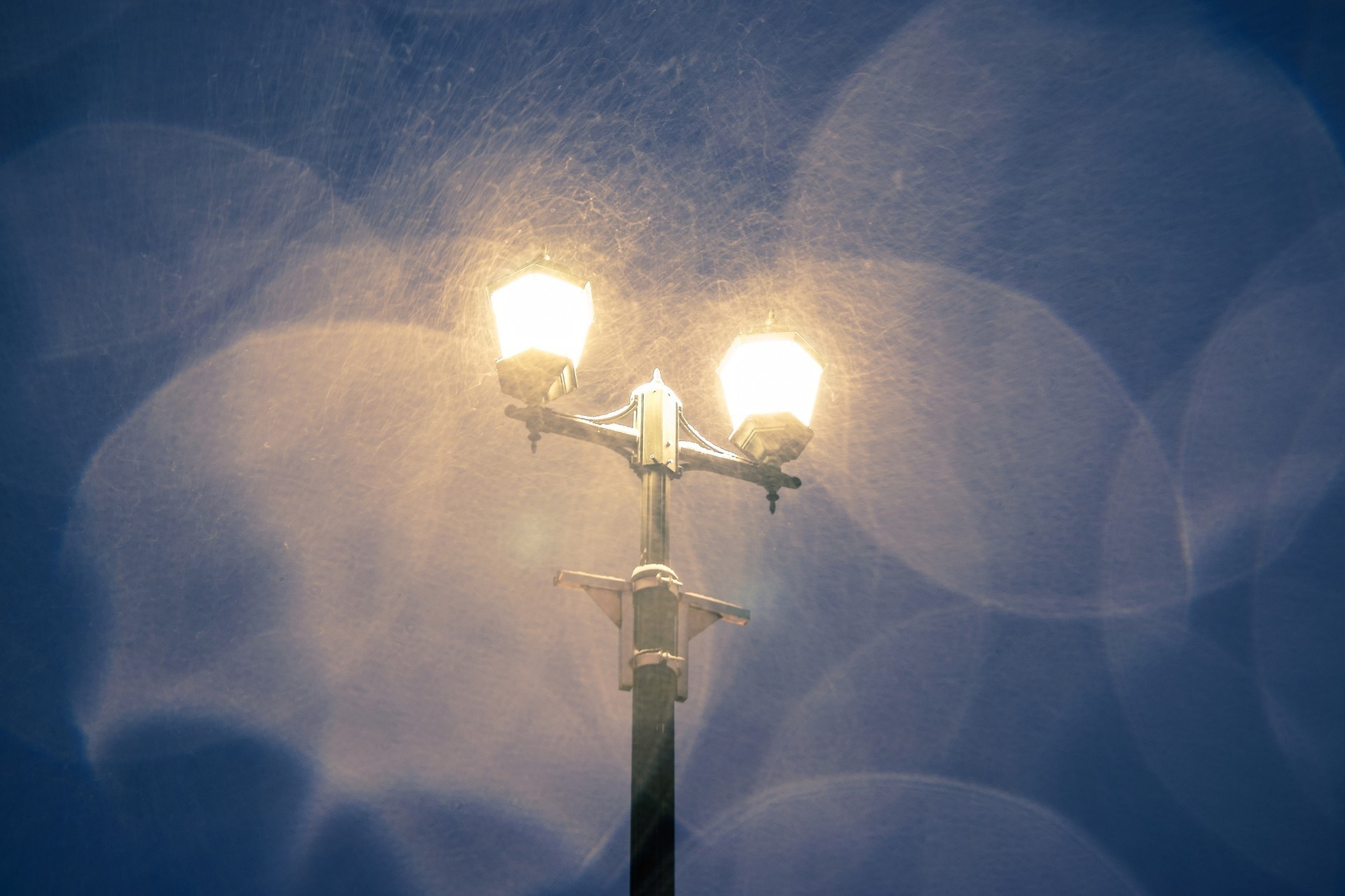 nuit lanterne neige feux de circulation séoul ciel