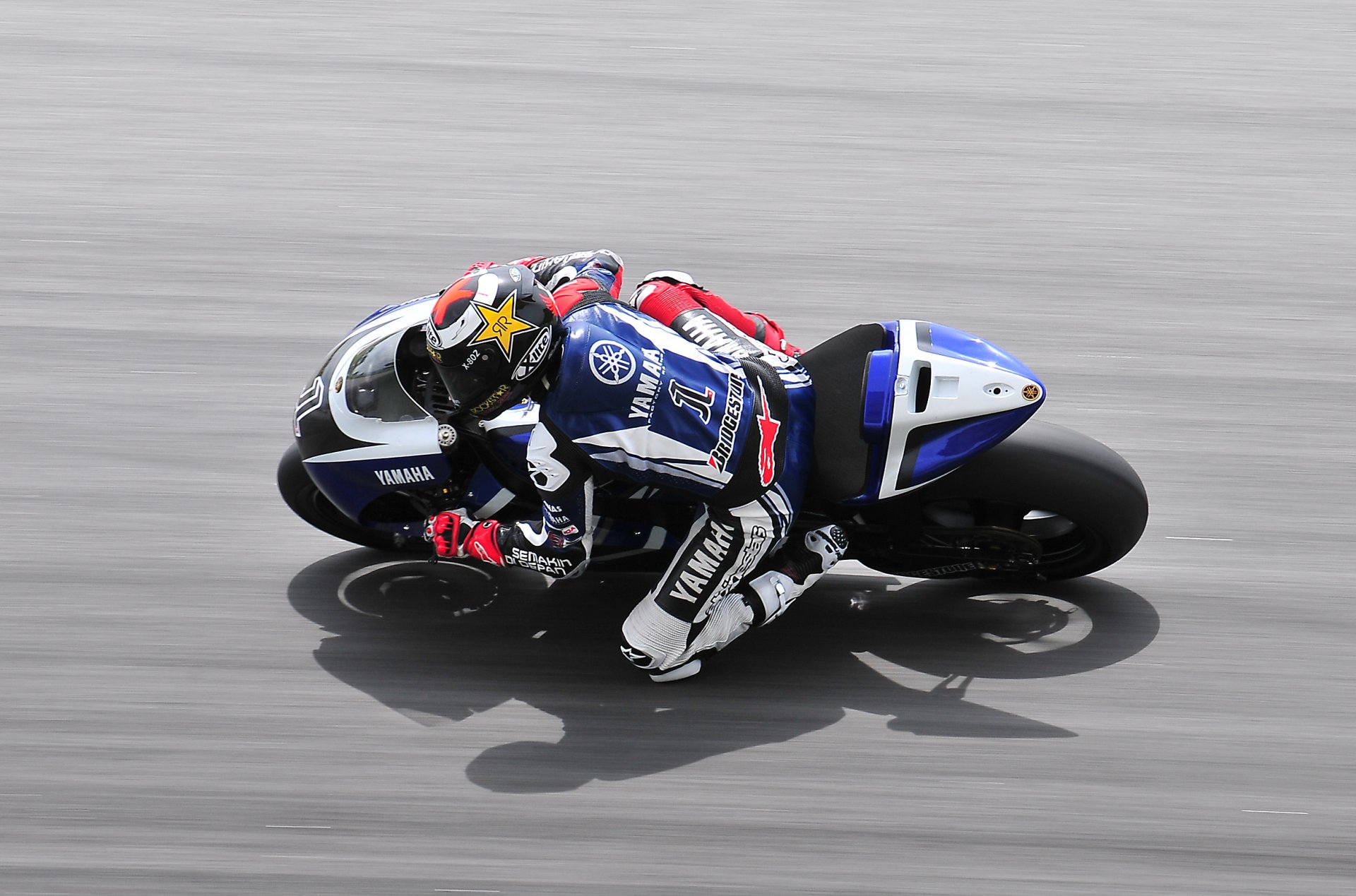 bike yamaha motogp rider sports road speed asphalt in motion