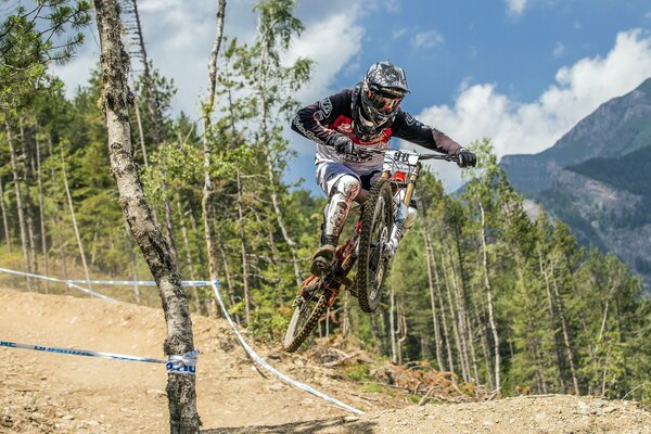 A cyclist participates in a race against the backdrop of mountains