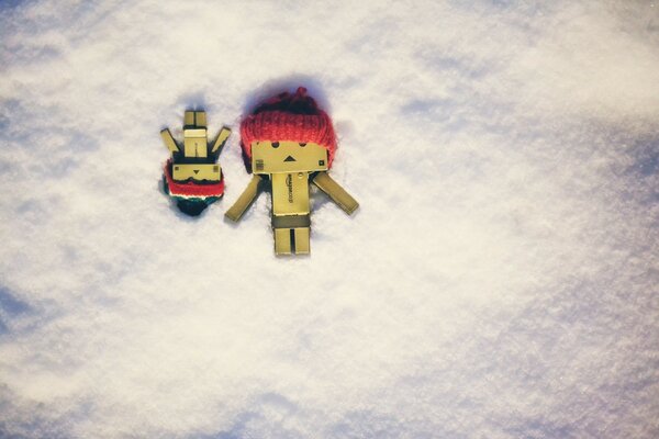 Großer und kleiner danbo im Schnee