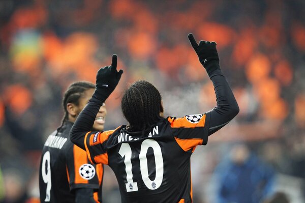 Foto von Fußballspielern des Bergmann-Clubs. Luis Andriano und Willian