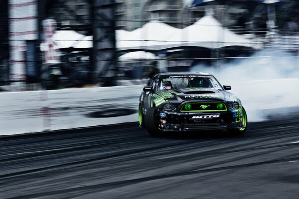 Ford Mustang drifts on formula
