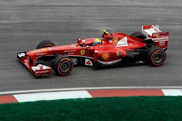 Ferrari f138 im Formel-1-Rennen