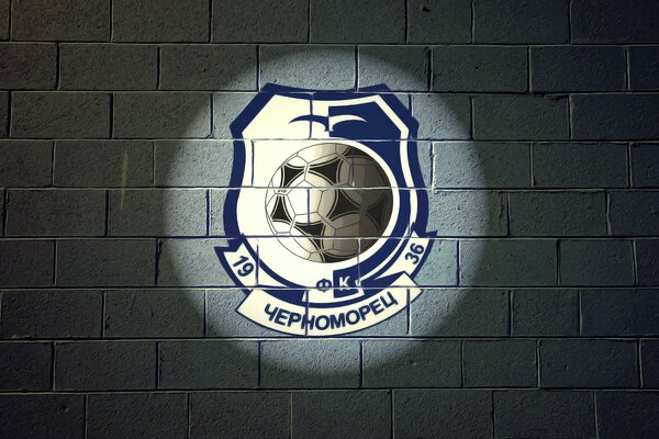 Das fc-Logo an der Wand. Logo an der Wand des Fußballvereins. Fußballverein von Odessa