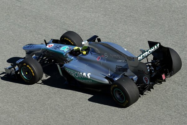 Mercedes-benz startuje w Formułę 1