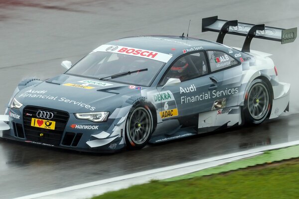 Coche de carreras audi rd 5 dtm