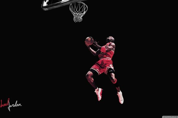 Michael Jordan erzielt den Ball