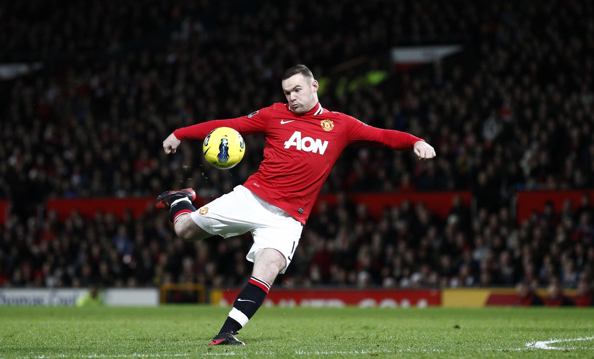 ball rooney manchester united wayne rooney football wayne field shock mu manchester united lawn