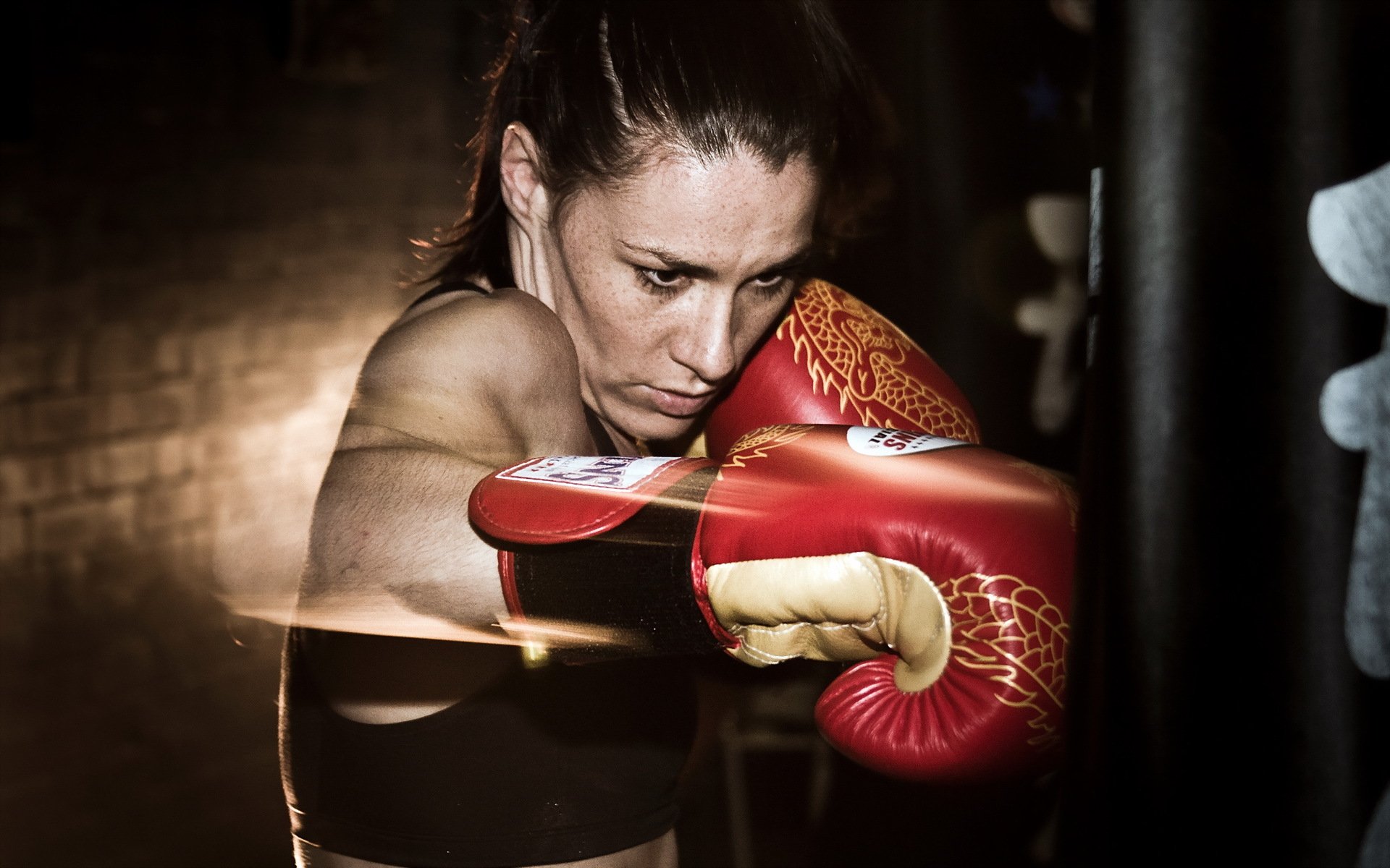 sport boxe ragazza allenamento