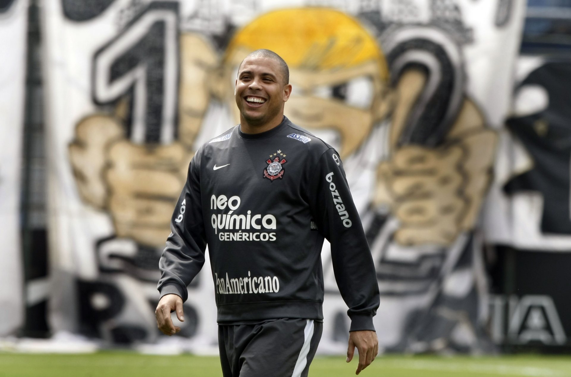 fútbol jugador sonrisa risa ronaldo luis nazario de lima nibbler futbolista uniforme nike ronaldo luís nazário de lima corinthians timão timau equipo tiempo de hacer povo equipo popular todo poderoso todopoderoso