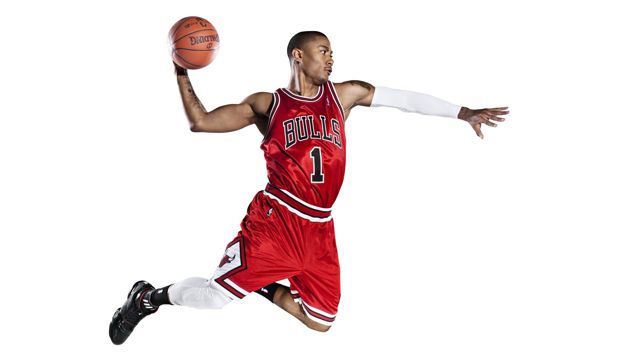 derrick rose nba chicago bulls baloncesto slam dunk colgar forma blanco fondo bola primero adidas tatuaje toros