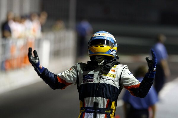 Formula One, Fernando Alonso with his hands up