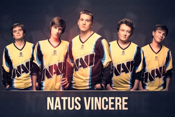 Cartel del equipo NATUS VINCERE