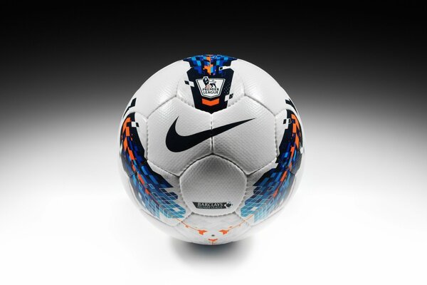 Футбольный мяч с логотипом фирмы НАЙК