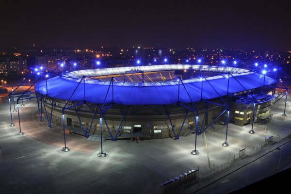 Estadio arena en Jarkov por la noche