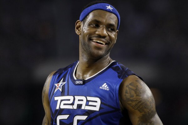 Lebron James in blauer Sportuniform