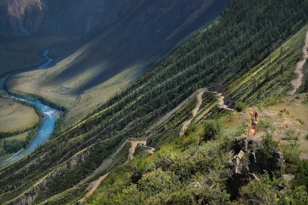 Merveilles sur le col de montagne Katu-yaryk