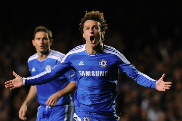 David Luiz, English Chelsea player scores a goal