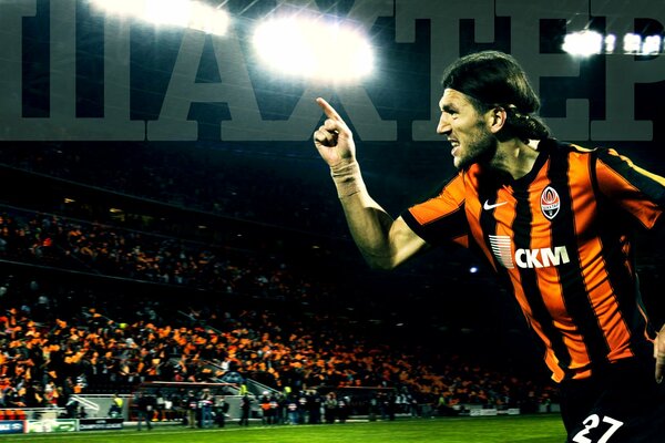 Il calciatore Dmitry Chigrinsky in uniforme sportiva FC Shakhtar