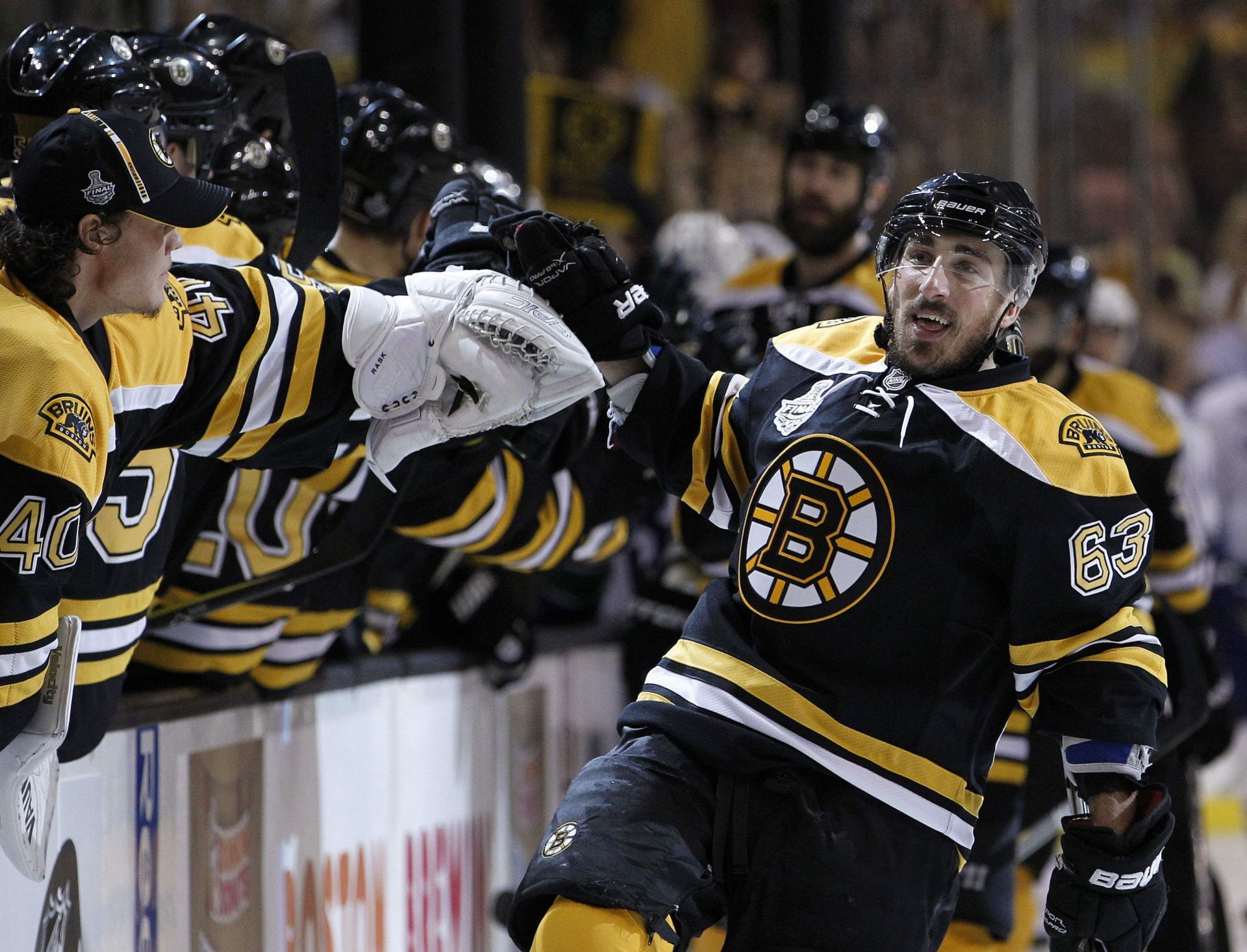 nhl finale punteggio boston bruins vancouver canucks hockey finale celebrazione obiettivo