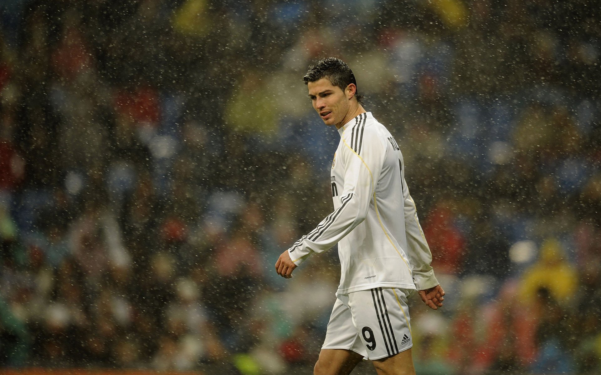 sport z cristiano ronaldo rain photo deszcz deszcze woda kropla krople rozpryski