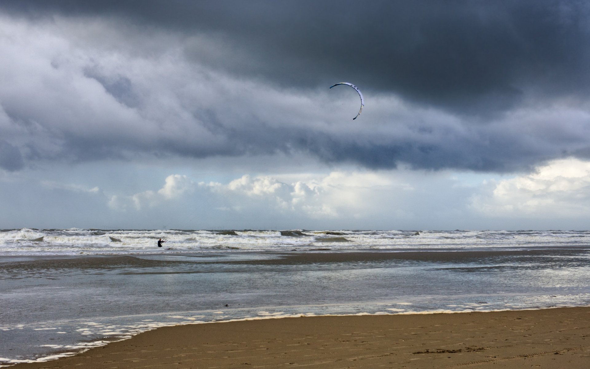 kitesurfing sea waves sky