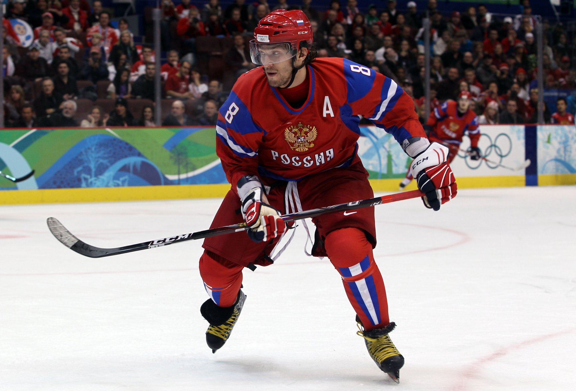 alexander ovechkin rondelle hiver olympique jeux 2010 vancouver canada équipe nationale russie emblème hockey sur glace spectateurs sport russe russie alexandre le grand fans joueur de hockey bâton uniforme fond d écran