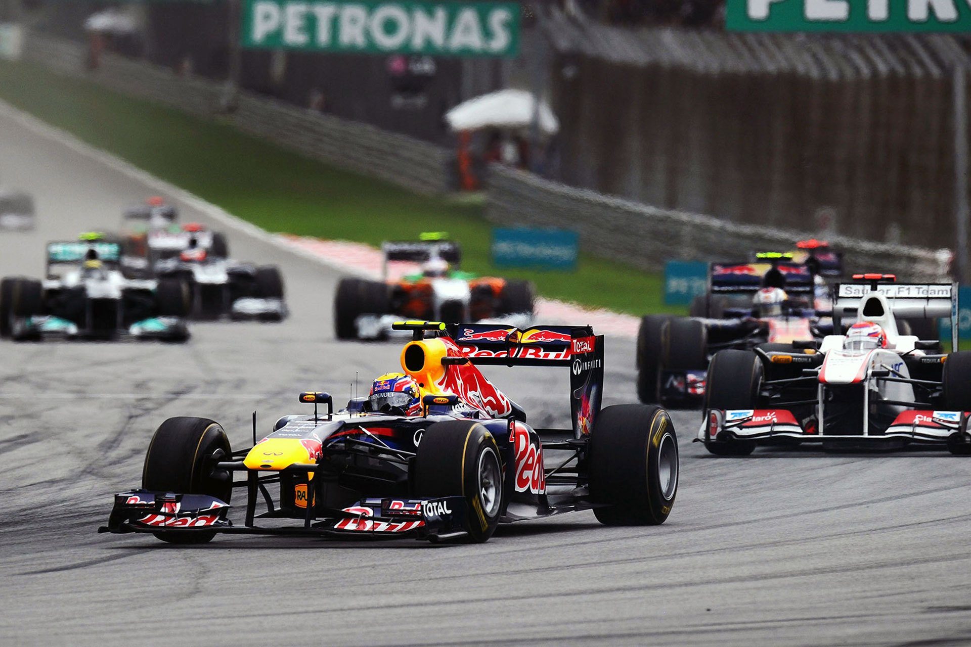 photo course piste piste grand prix de malaisie international circuit automobile sepang sepang f1 circuit international 2011 voitures de course red bull rb7 mark webber red bull racing renault formule 1 f1 formule 1