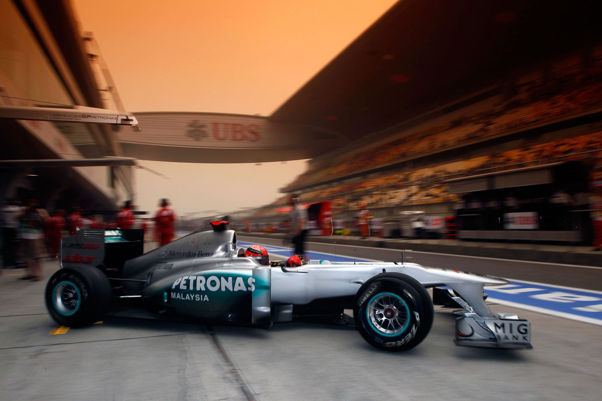 mercedes gp petronas formule une équipe voiture de course michael schumacher grand prix de chine 2011 circuit international circuit automobile shanghai circuit international de shanghai tribunes pit lane boxe formule 1 f1 formule 1 photo sport fond d écran