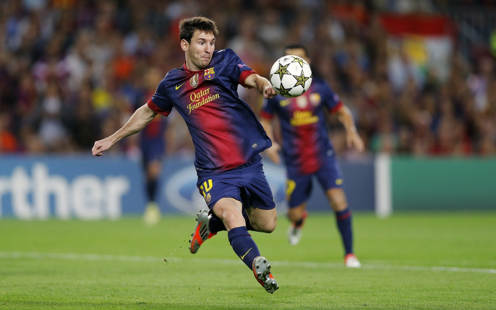 barcellona lionel messi palla champions league calcio