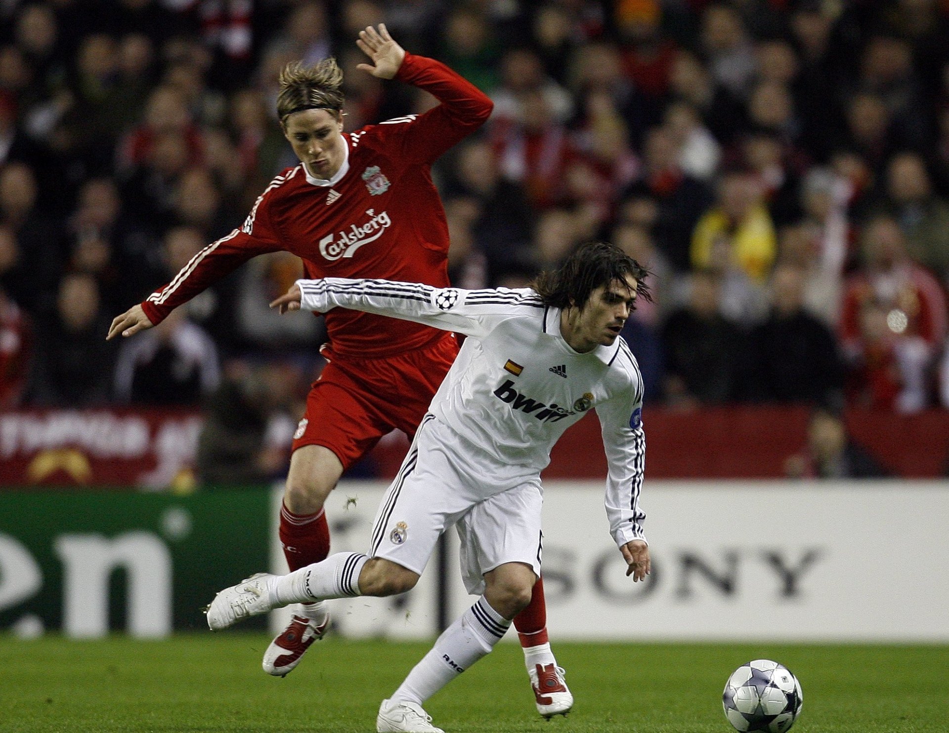 liverpool real madrid liverpool vs real sports football wallpaper fernando torres champions league field ball wrestling