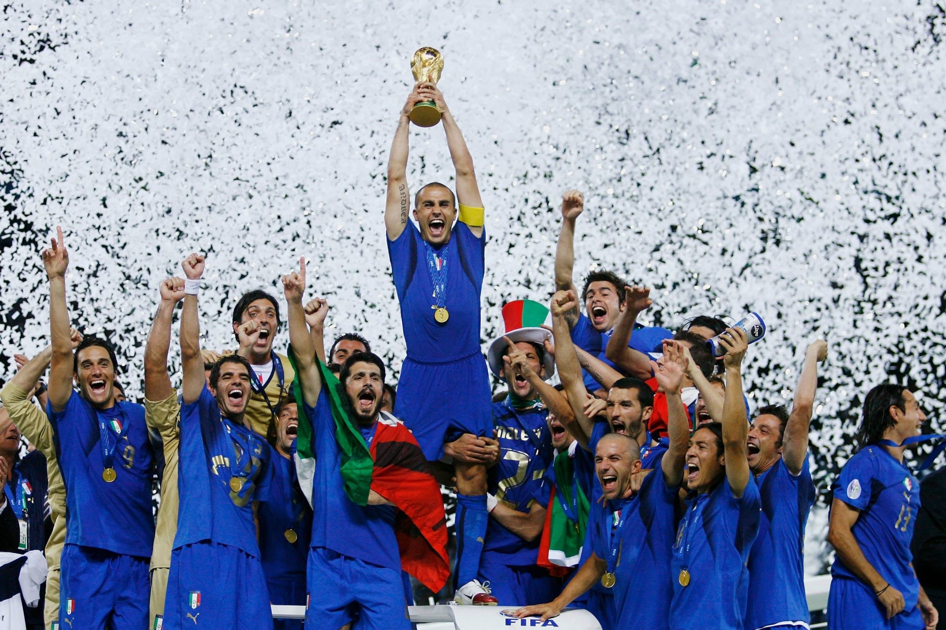 mistrzowie świata 2006 włochy gattuso pirlo zambrotta buffon puchar świata del piero cannavaro nesta