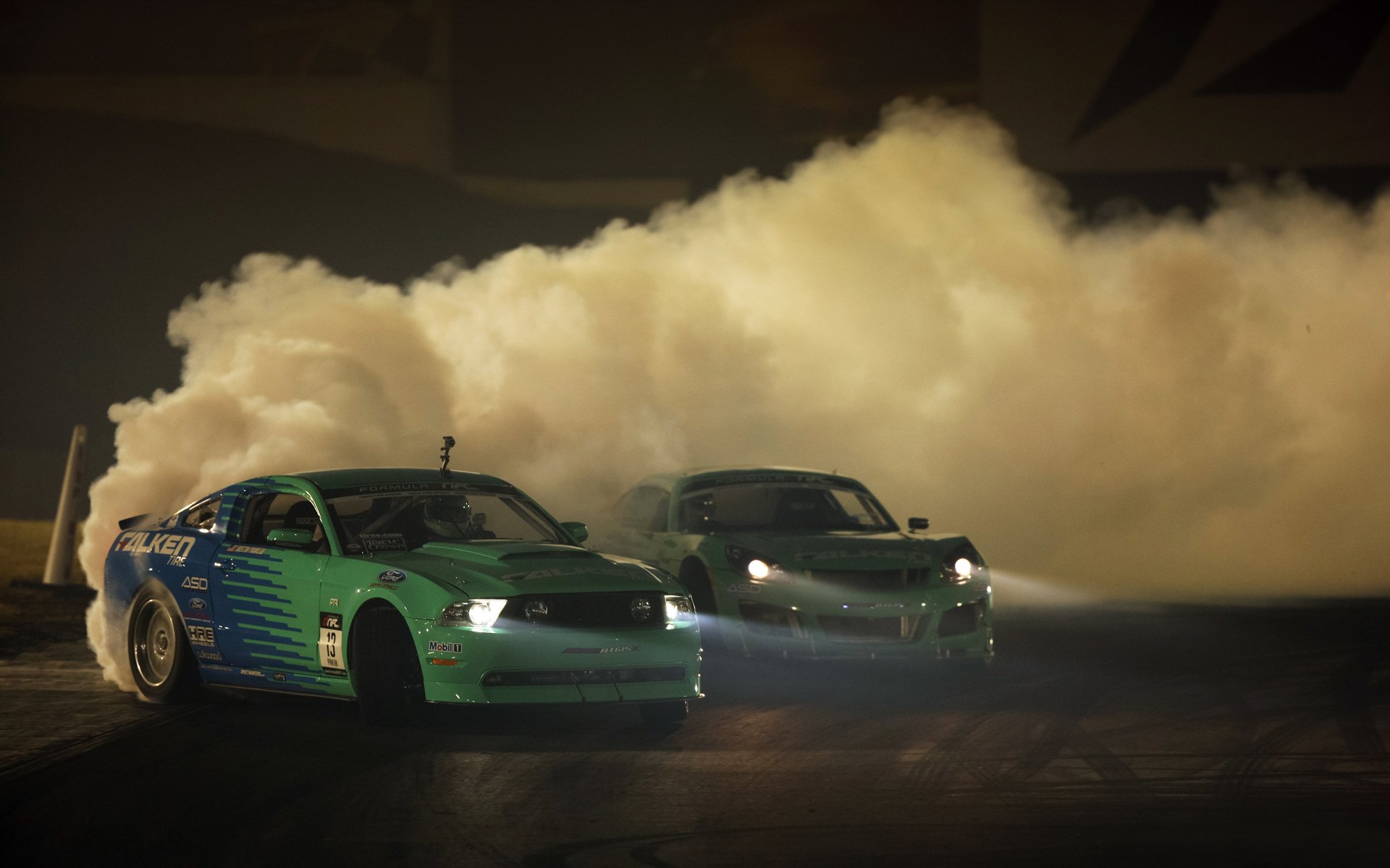 drift samochody kurz dym