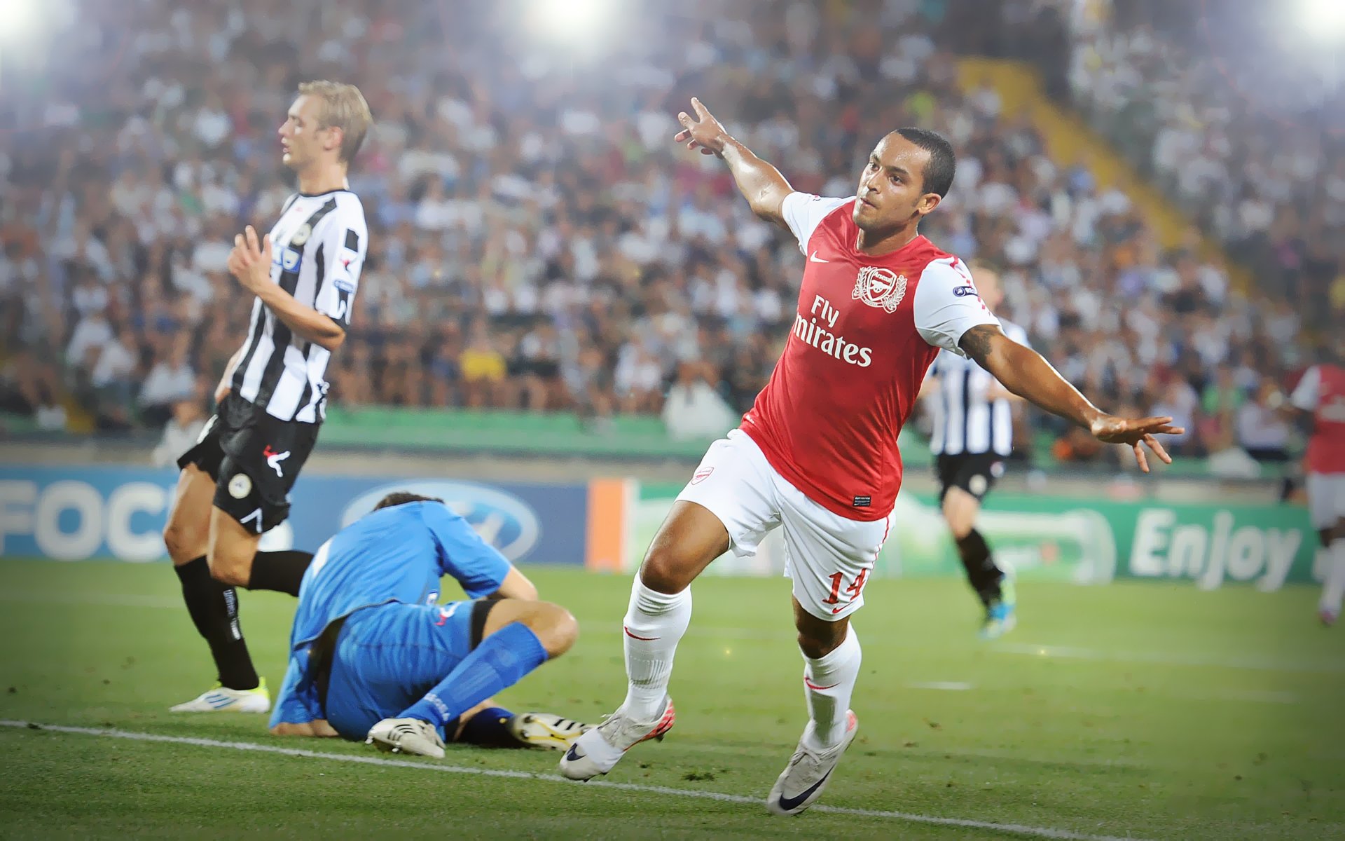 theo walcott arsenal champions league football