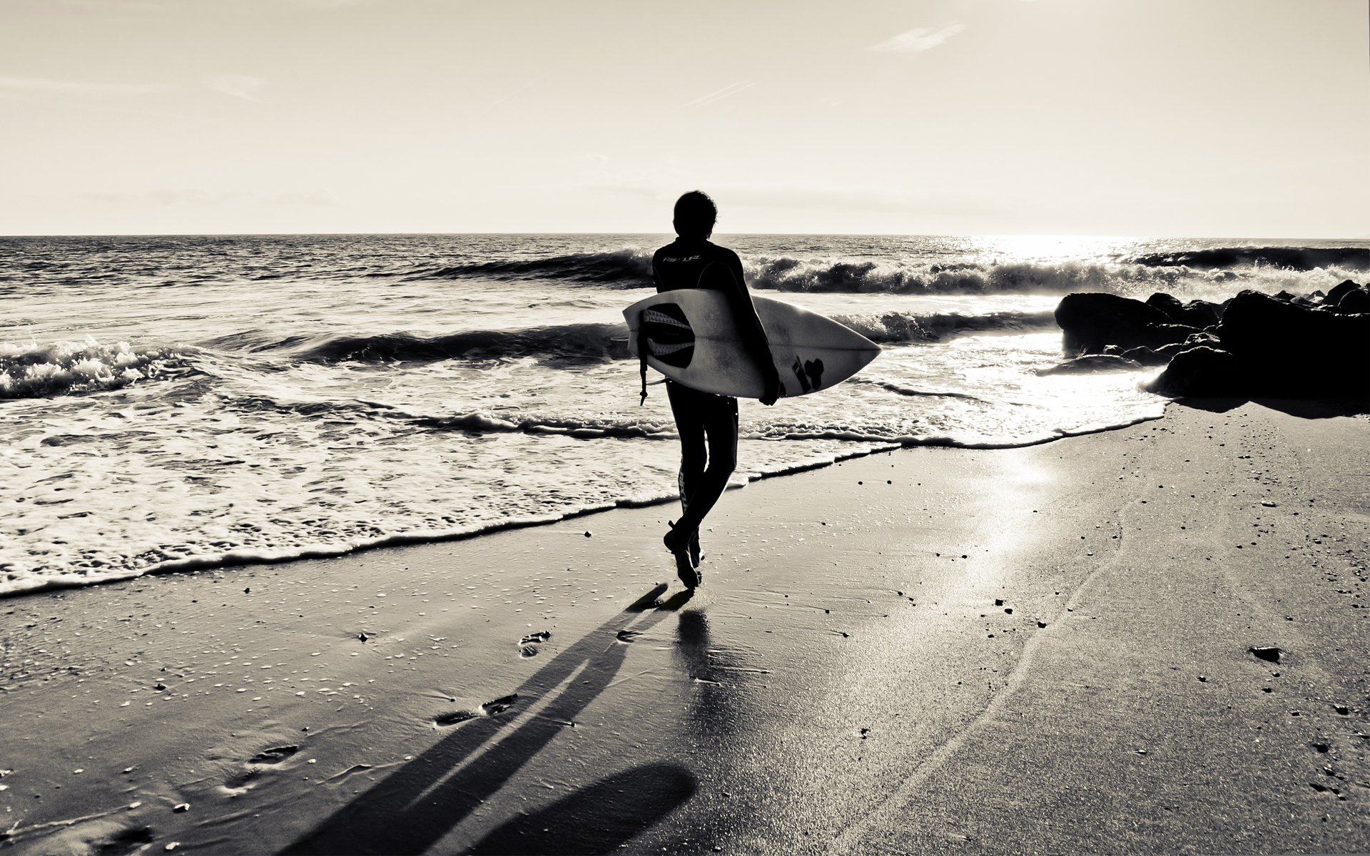 urfer surfing board silhouette traces shadow beach sand coast waves ocean