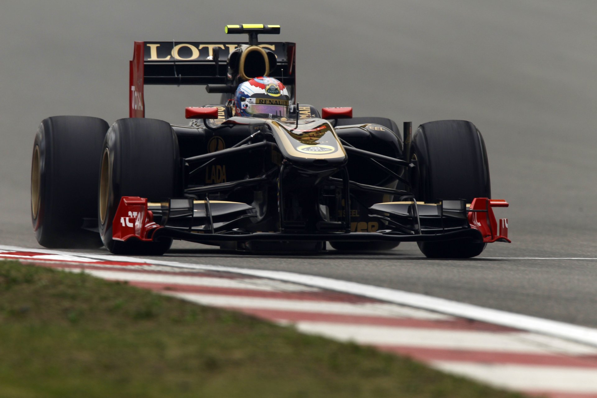 f1 vitaly petrov vitaly petrov lotus llaves renault 2011