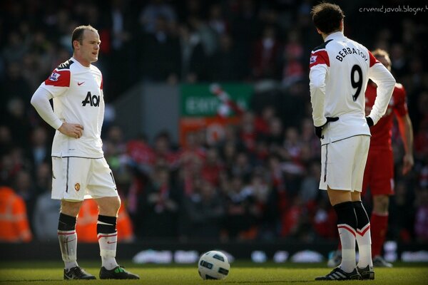 Wayne Rooney plans how to score a goal