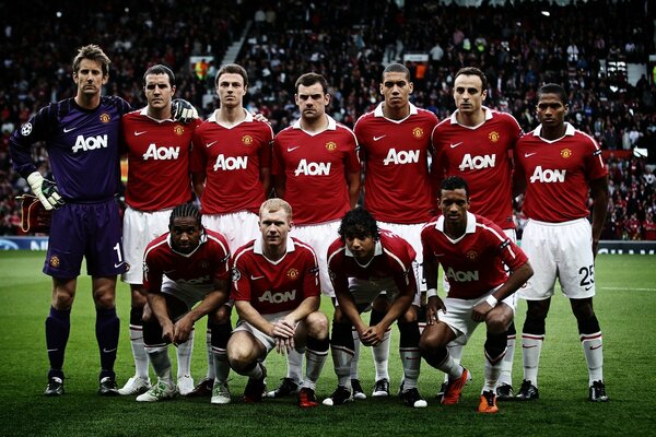 Совместное фото футболистов Манчестер-Юнайтед .