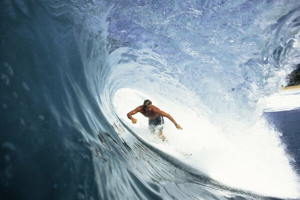 The athlete on the crest of the sea wave