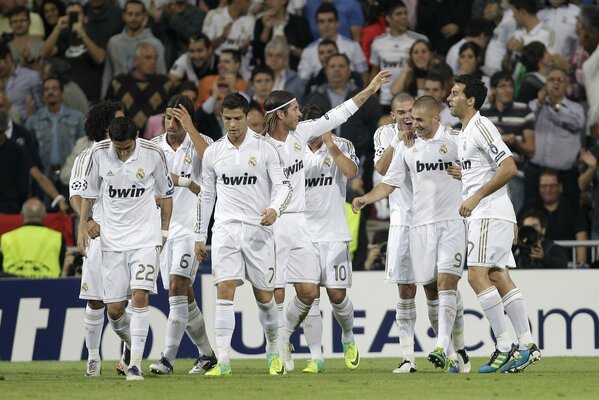 Реал Мадрид и Роналду фото игры